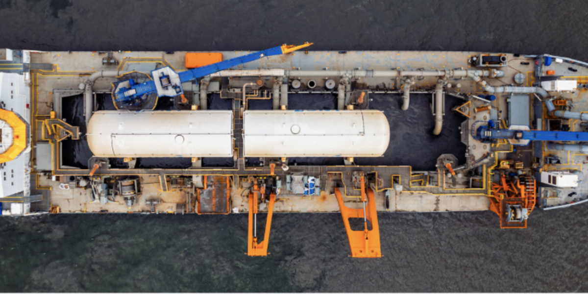 Co się dzieje na budowie FSRU w Zatoce Gdańskiej?